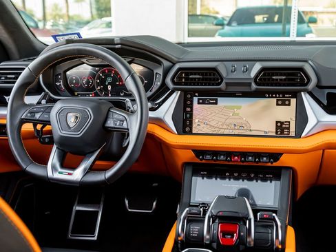 Used 2025 Lamborghini Urus SE AWD/4WD image 23