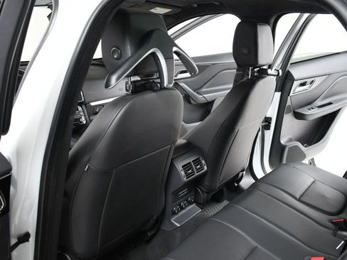 Used 2020 Jaguar F-PACE Premium image 32