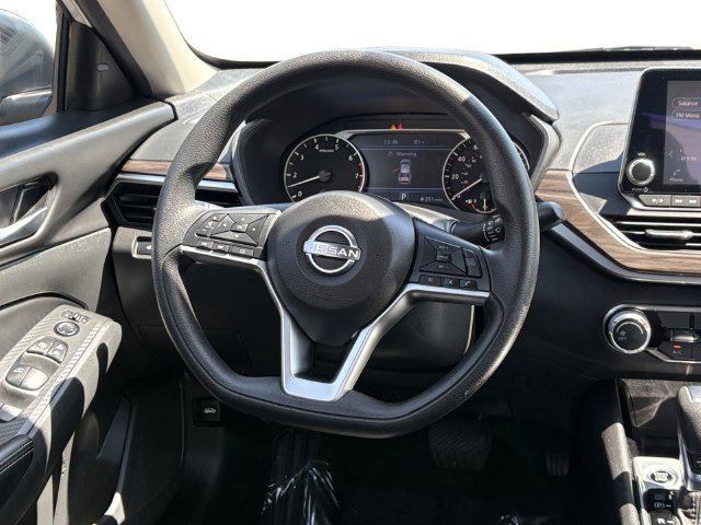 Used 2024 Nissan Altima 2.5 SV FWD image 15