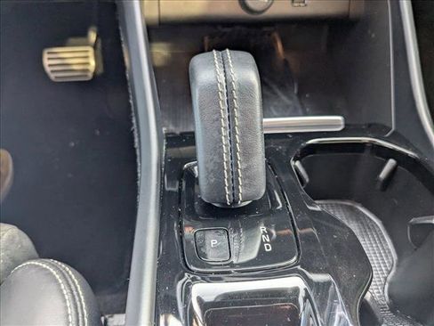 Used 2022 Volvo XC40 T4 R-Design w/ Protection Package Premier image 16