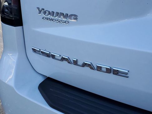 Used 2022 Cadillac Escalade Premium Luxury image 35