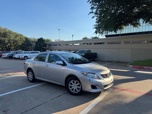 Used 2010 Toyota Corolla LE FWD image 2
