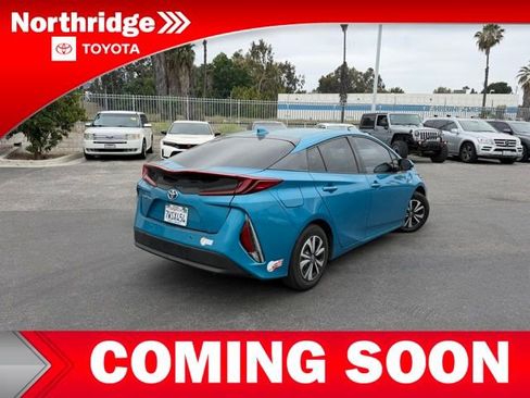 Used 2017 Toyota Prius Prime Advanced w/ Carpet Mat Package FWD image 4