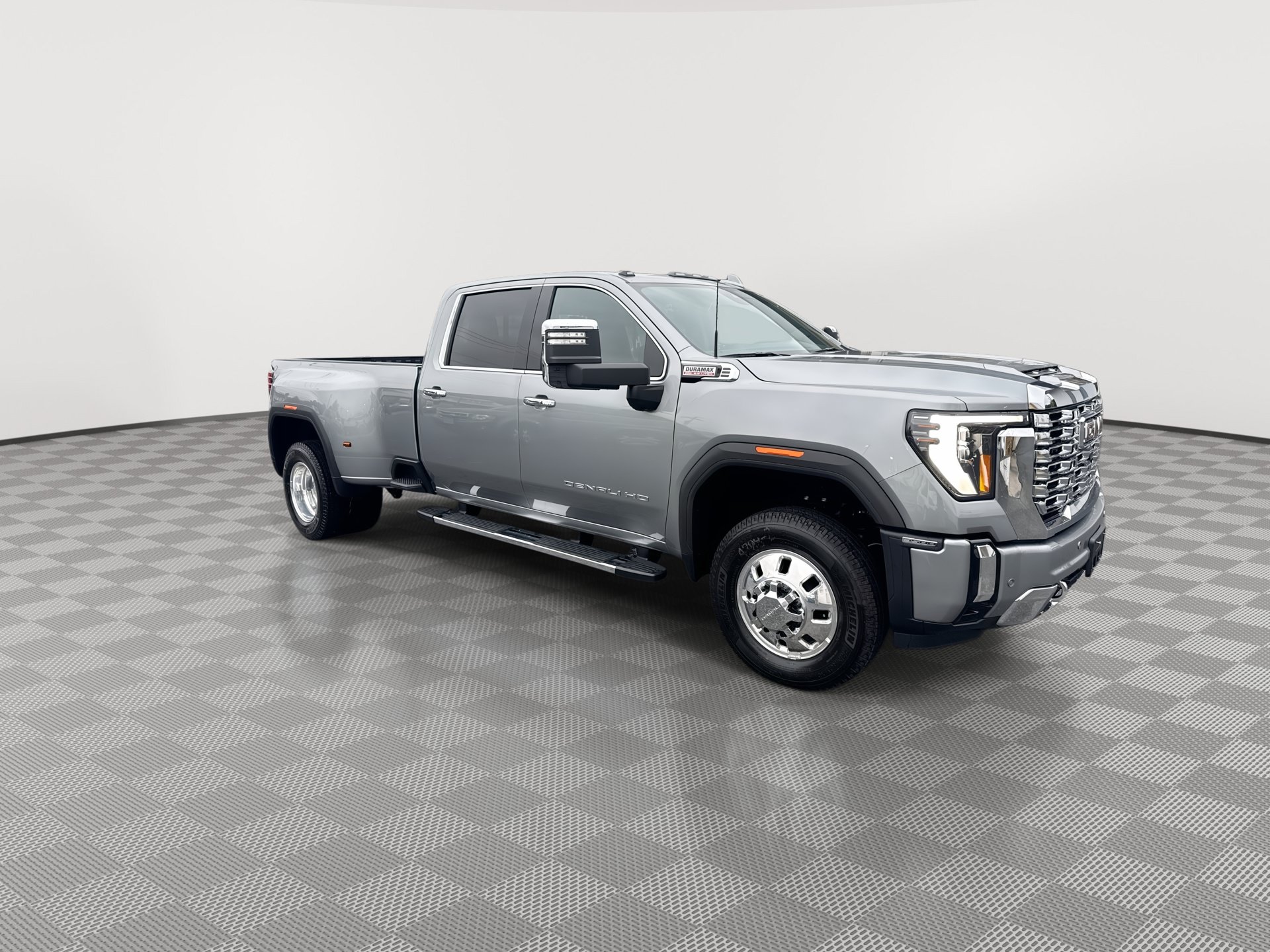 New 2026 GMC Sierra 3500 Denali w/ Denali Reserve Package AWD/4WD image 2