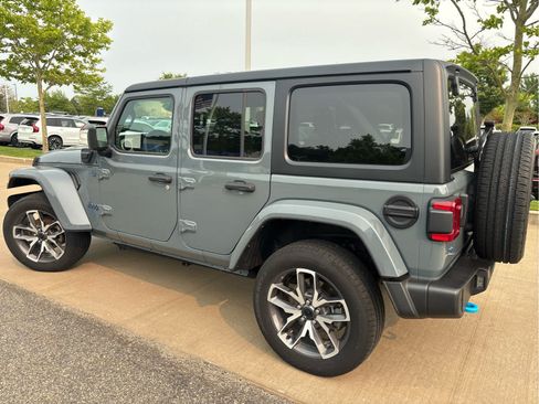 Used 2024 Jeep Wrangler Unlimited w/ Convenience Group AWD/4WD image 6