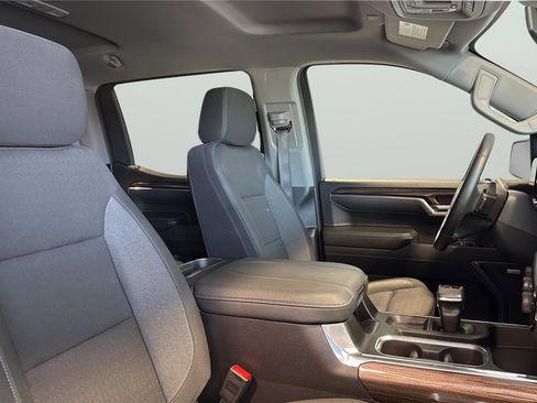 Used 2025 Chevrolet Silverado 1500 LT Trail Boss w/ Convenience Package II AWD/4WD image 14