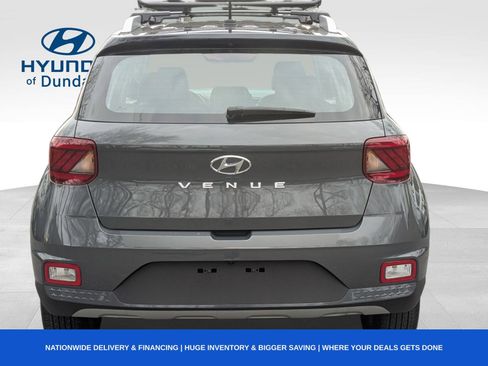Used 2024 Hyundai Venue Limited image 5