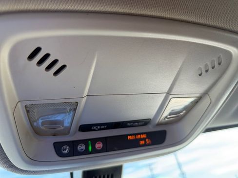 Used 2021 Chevrolet Traverse LS image 21