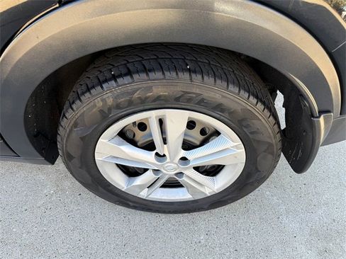 Used 2020 Nissan Kicks S image 5