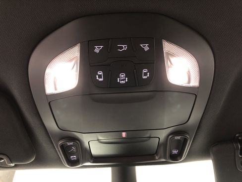 Certified 2024 Chrysler Pacifica Limited w/ S Appearance Package image 23