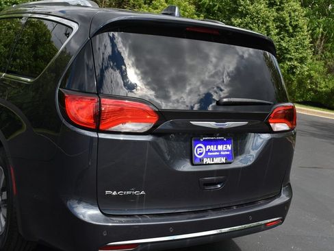 Used 2019 Chrysler Pacifica Touring-L Plus FWD image 6