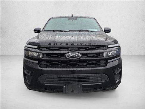 Used 2022 Ford Expedition Limited AWD/4WD image 2