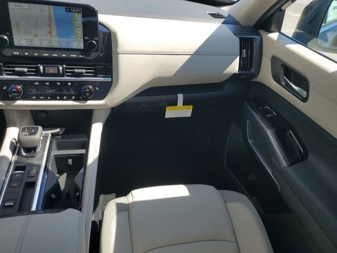 New 2025 Nissan Pathfinder SL image 19