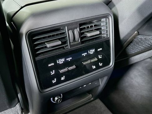 Certified 2025 Porsche Cayenne E-Hybrid Coupe AWD/4WD image 27
