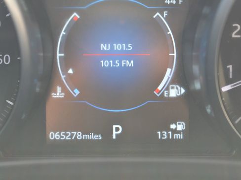 Used 2020 Jaguar F-PACE Premium image 30