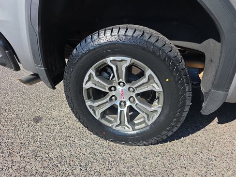 Used 2025 GMC Sierra 1500 SLT AWD/4WD image 17