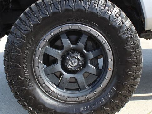 Used 2018 Toyota Tacoma SR5 image 9