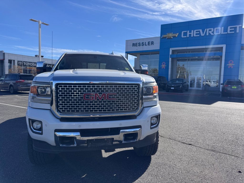 Used 2016 GMC Sierra 2500 Denali AWD/4WD image 2
