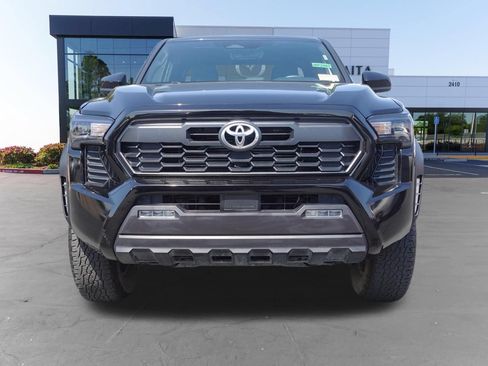 Used 2025 Toyota Tacoma TRD Off-Road AWD/4WD image 8