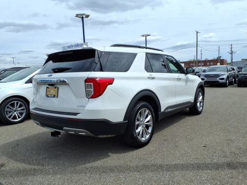 Used 2024 Ford Explorer XLT w/ Equipment Group 202A AWD/4WD image 6