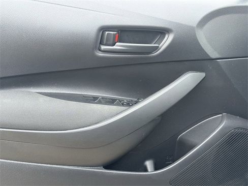 Used 2025 Toyota Corolla LE image 23