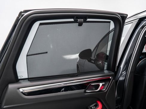 Used 2025 Porsche Macan image 29