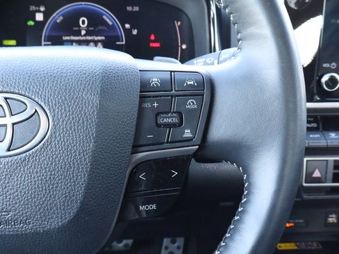 Used 2025 Toyota Camry SE image 26