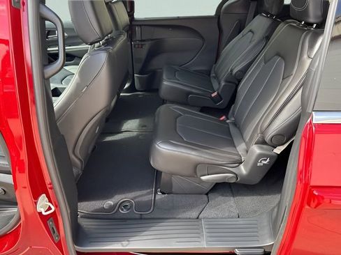 New 2026 Chrysler Pacifica Select image 14