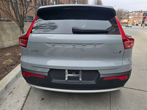 Used 2025 Volvo XC40 B5 Plus image 8