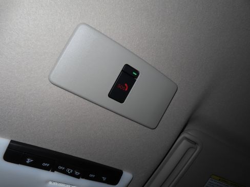 New 2025 Nissan Versa SR w/ Trunk Package image 36