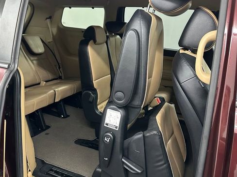 Used 2017 Kia Sedona LX w/ LX Essentials Premium Package FWD image 30