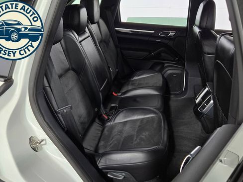 Used 2018 Porsche Cayenne Platinum Edition AWD/4WD image 31