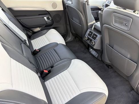 Used 2025 Land Rover Discovery Dynamic SE image 23