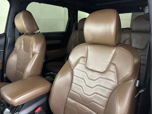 Used 2022 Kia Telluride SX w/ SX Prestige Package AWD/4WD image 12