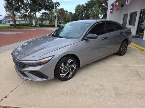 Used 2025 Hyundai Elantra Sport FWD image 7