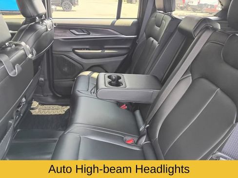 Used 2025 Jeep Grand Cherokee Limited AWD/4WD image 22