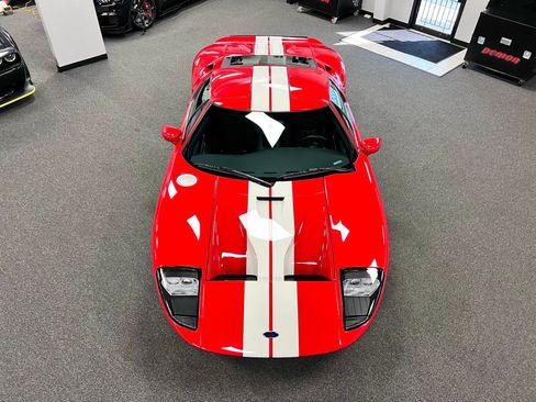 Used 2005 Ford GT RWD image 6
