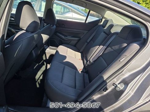 Used 2025 Nissan Altima 2.5 SV FWD image 7