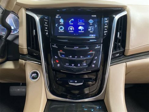 Used 2018 Cadillac Escalade Platinum image 23