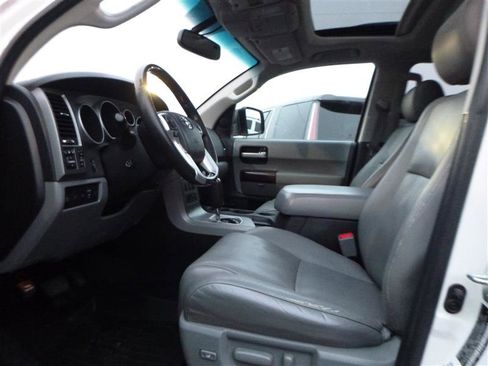Used 2014 Toyota Sequoia Platinum image 5