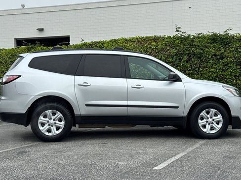 Used 2014 Chevrolet Traverse LS FWD image 3