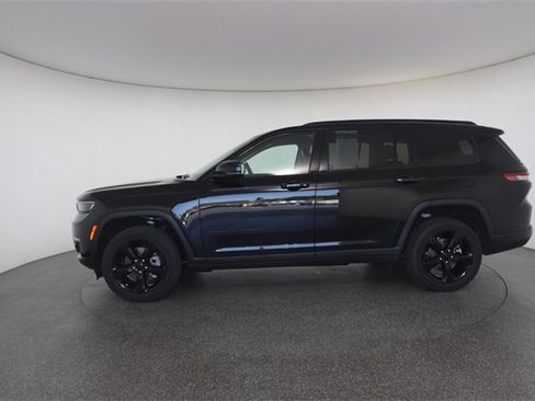 Used 2023 Jeep Grand Cherokee L Limited w/ Black Appearance Package image 7