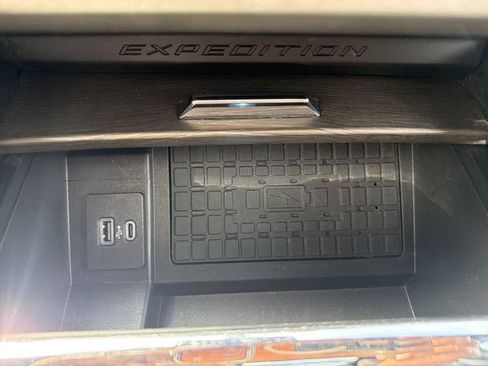 Used 2024 Ford Expedition Limited AWD/4WD image 34