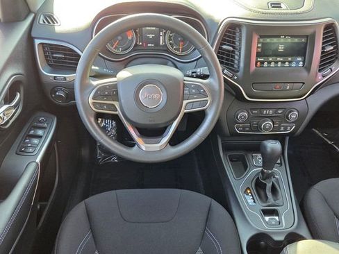 Used 2021 Jeep Cherokee Latitude w/ Mopar Interior Package image 11