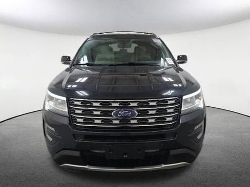 Used 2017 Ford Explorer XLT image 2