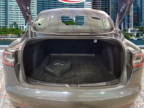 Used 2023 Tesla Model 3 Performance image 2