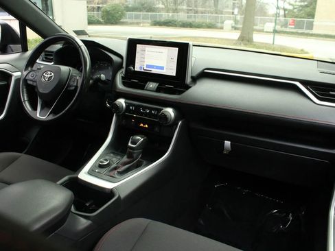 Used 2023 Toyota RAV4 SE w/ Weather & Moonroof Package image 29