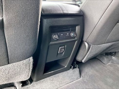 Used 2023 Chevrolet Traverse LT FWD image 29