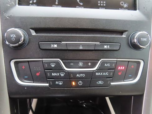 Used 2018 Ford Fusion SE w/ Fusion SE Technology Package image 34