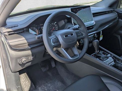 New 2026 Jeep Compass Latitude image 9